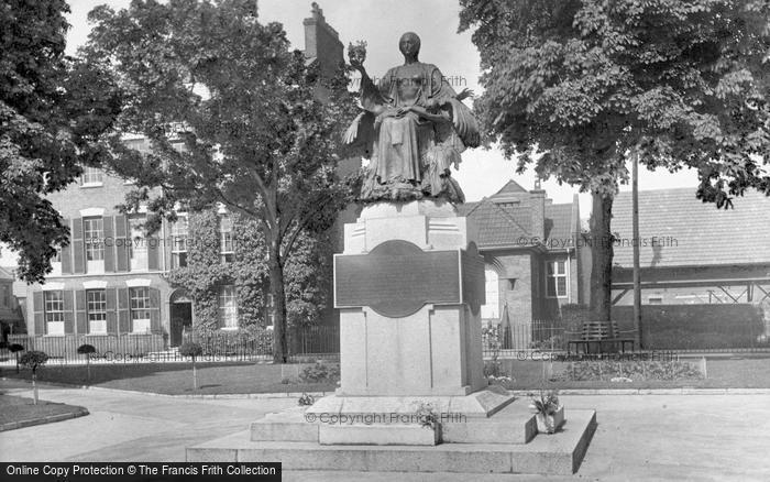 Photo of Bridgwater, War Memorial 1927