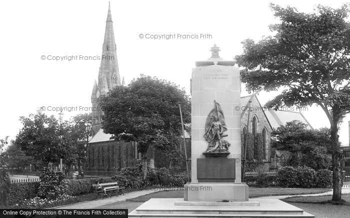 Photo of Bridlington, Church And War Memorial 1923