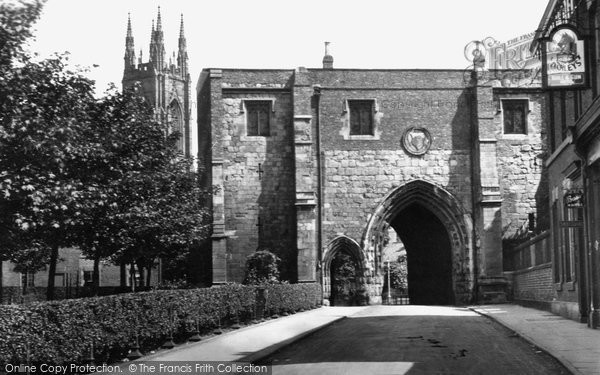Photo of Bridlington, Gateway And Priory Tower 1932