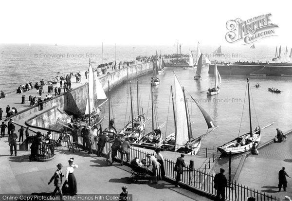 Photo of Bridlington, Harbour 1913