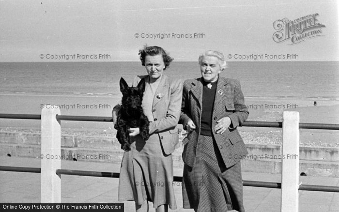 Photo of Bridlington, Promenade, Holidaymakers 1951