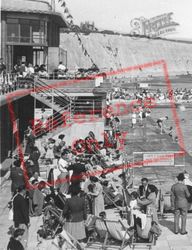Black Rock Bathing Pool, Spectators c.1955, Brighton