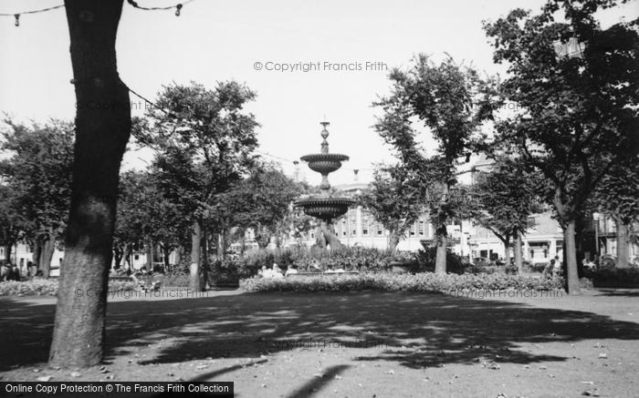 Photo of Brighton, The Fountain, Old Steine Gardens c.1950