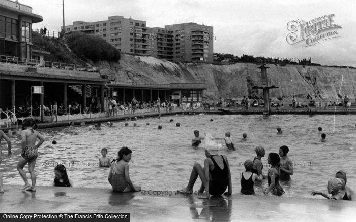 Photo of Brighton, The Open Air Baths c.1955
