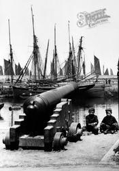 Boys By The Cannon 1906, Brixham