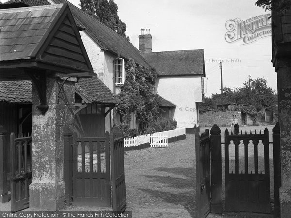 Photo of Broadclyst, The Red Lion 1950