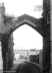 York Gate 1894, Broadstairs