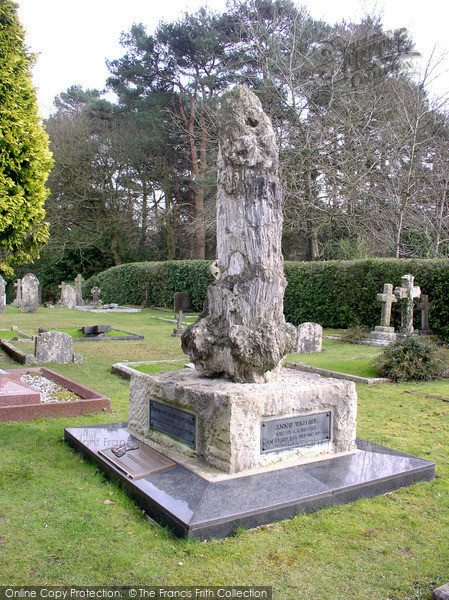 Photo of Broadstone, Alfred Russel Wallace Memorial 2004