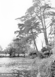 Brooklands Park Lake 1965, Broadwater
