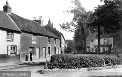 The Village 1906, Broadwater