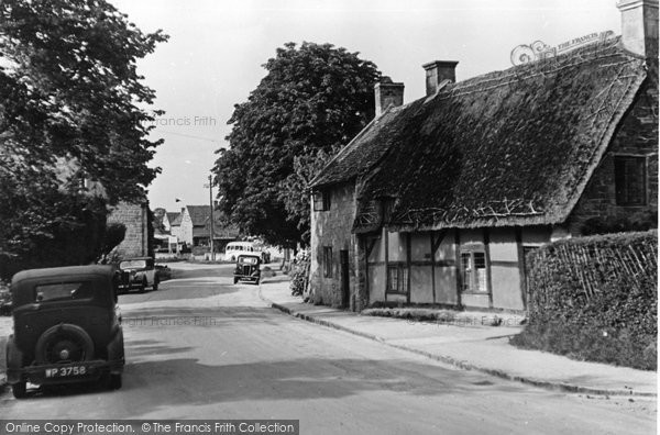 Photo of Broadway, Old Cottages c.1955