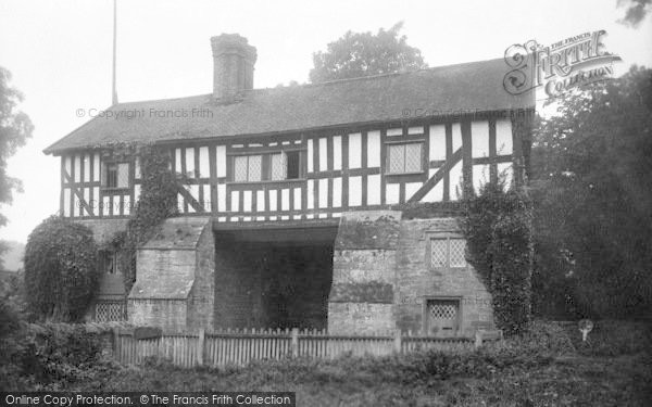 Photo of Bromfield, Priory Gateway 1924
