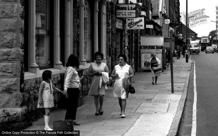 Photo of Bromley, Pedestrians In East Street 1968