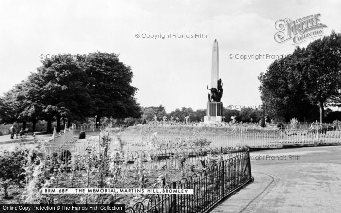 Photo of Bromley, The Memorial, Martins Hill c.1960