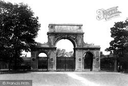 Crimean Memorial Arch 1894, Brompton