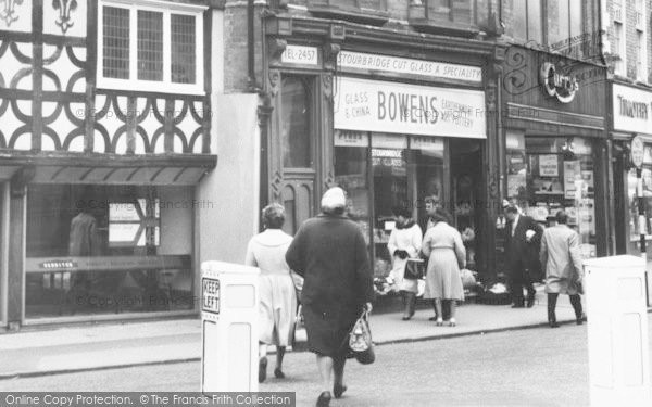 Photo of Bromsgrove, High Street, Shoppers c.1965