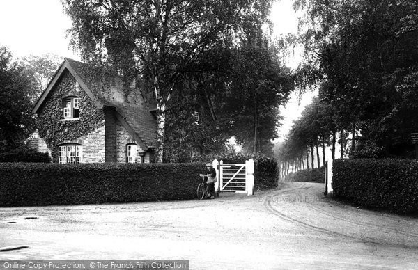 Photo of Brookwood, Asylum, Main Entrance 1914