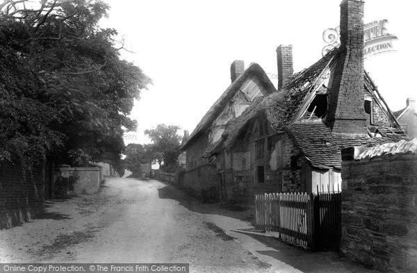 Photo of Broom, The Village 1901