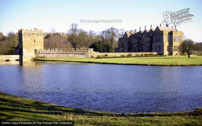 Photo of Broughton, Castle 2003