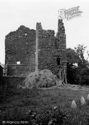 Drummelzier Castle 1951, Broughton