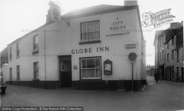 Photo of Buckfastleigh, Globe Inn c.1965