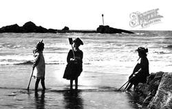 Girls At Barrel Rock 1893, Bude