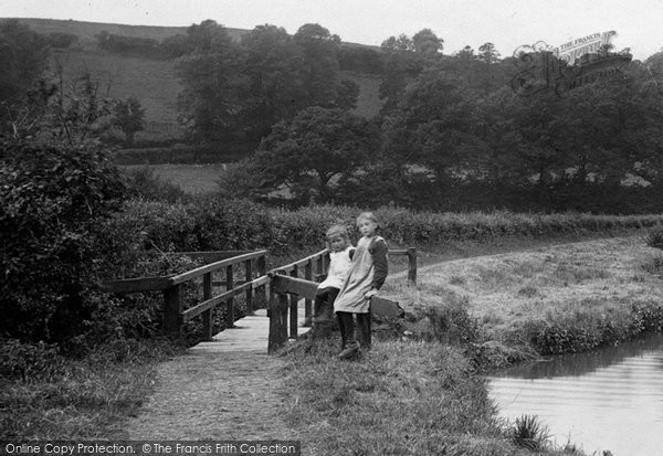 Photo of Bude, Girls On The Canal 1920