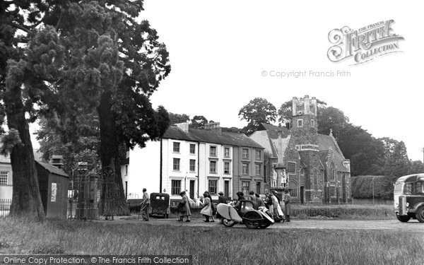 Photo of Builth Wells, The Groe Gates 1951