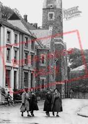Women In The Strand 1951, Builth Wells