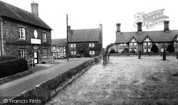 Bunbury, Village and The Dysart Arms c1960