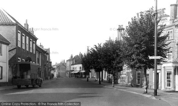 Photo of Bungay, Earsham Street c.1960