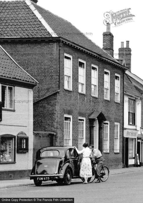 Photo of Bungay, Stopping For A Chat, Earsham Street c.1960