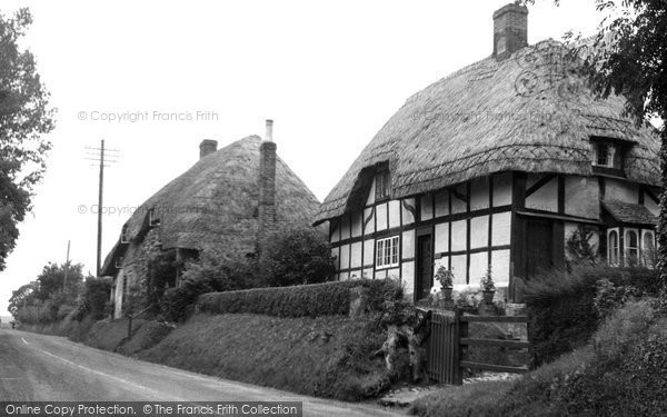 Photo of Burbage, High Street Cottages 1950