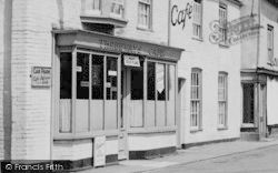 Essex Knoll, Threeways Café c.1955, Bures