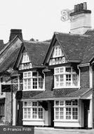 Suffolk Knoll, The Queen's Head  c.1955, Bures