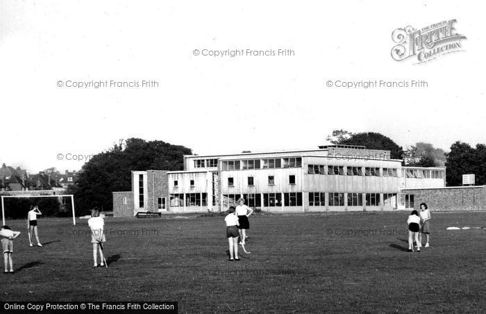 Photo of Burgess Hill, Girls Playing Hockey, Oakmeeds School c.1960
