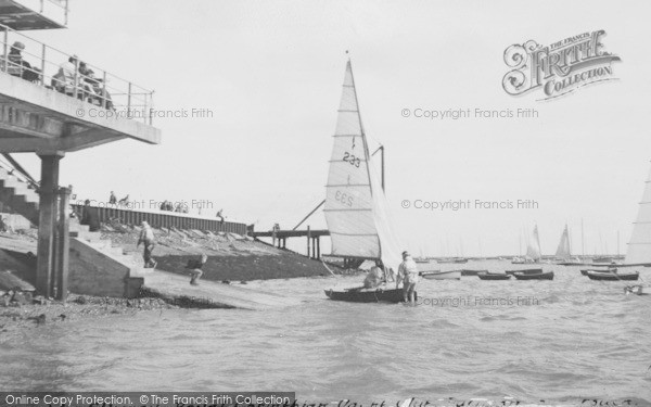 Photo of Burnham On Crouch, The Slipway, Royal Corinthian Yacht Club c.1960