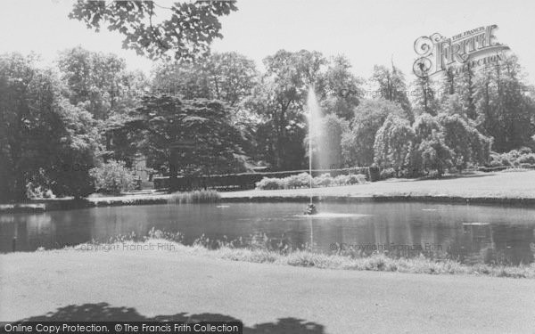 Photo of Burnley, Towneley Hall, The Fountain c.1960