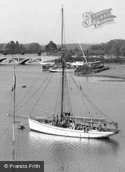 Yacht, River Hamble c.1960, Bursledon