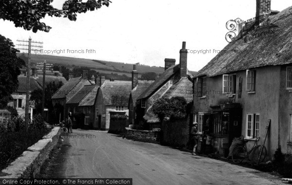 Photo of Burton Bradstock, Village 1930