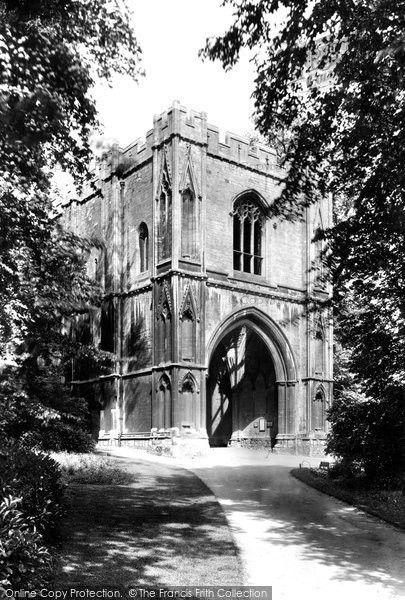 Photo of Bury St Edmunds, Abbey Gateway 1922