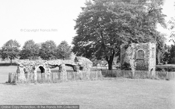 Photo of Bury St Edmunds, Abbey Ruins c.1960