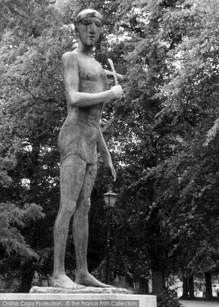 Photo of Bury St Edmunds, Frink Sculpture 2004