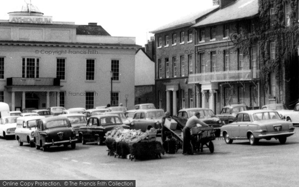 Photo of Bury St Edmunds, Setting Up A Market Stall, Angel Hill c.1965