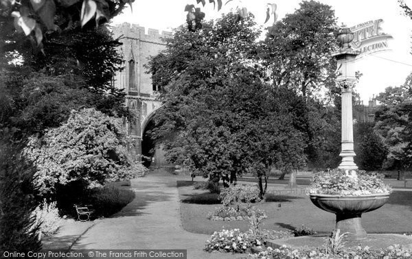 Photo of Bury St Edmunds, The Sundial And Abbey Gate c.1955