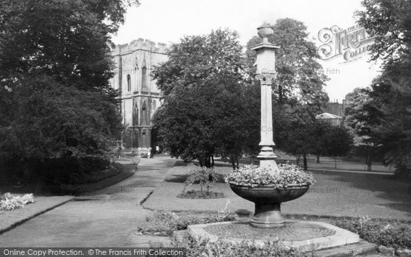 Photo of Bury St Edmunds, The Sundial And Abbey Gateway c.1955
