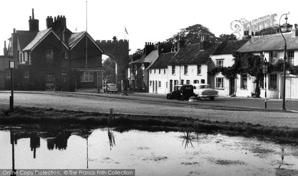 Photo of Bushey, The Pond And Coronation Arch 1953