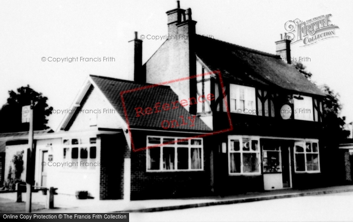 Photo of Caddington, Cricketers Inn c.1965