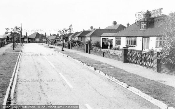 Photo of Caddington, Hawthorne Crescent c.1960