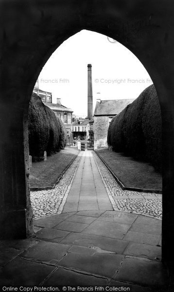 Photo of Calne, Church Approach c.1960